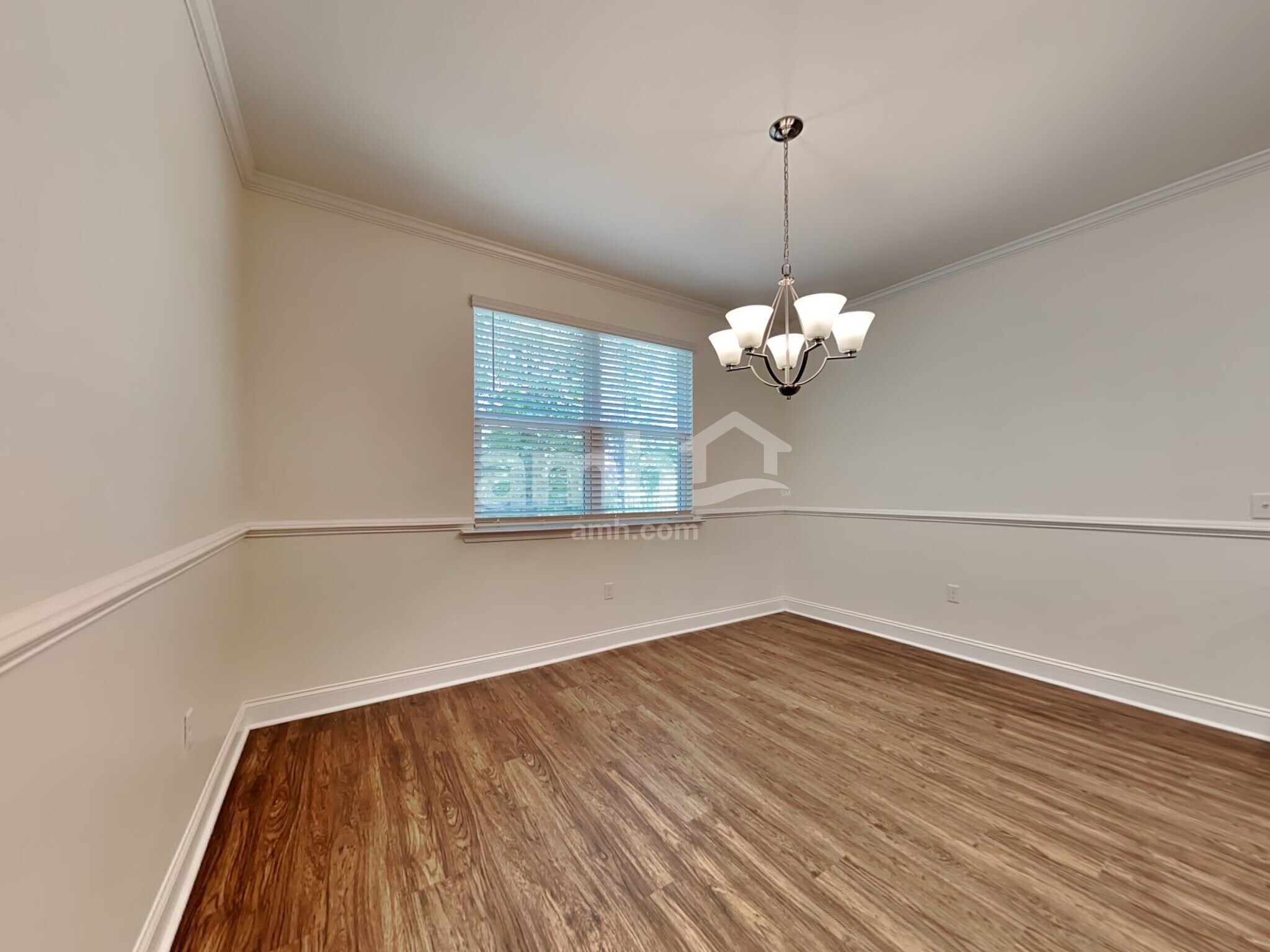 Building Photo - 223 Swan Dr