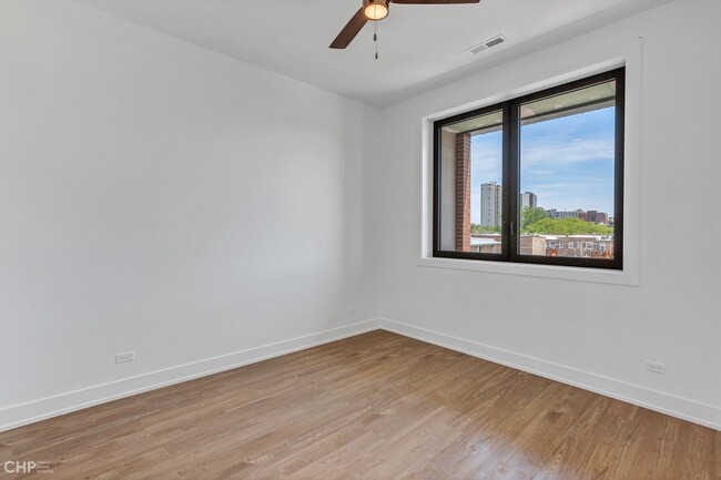 Building Photo - 3312 N Halsted St