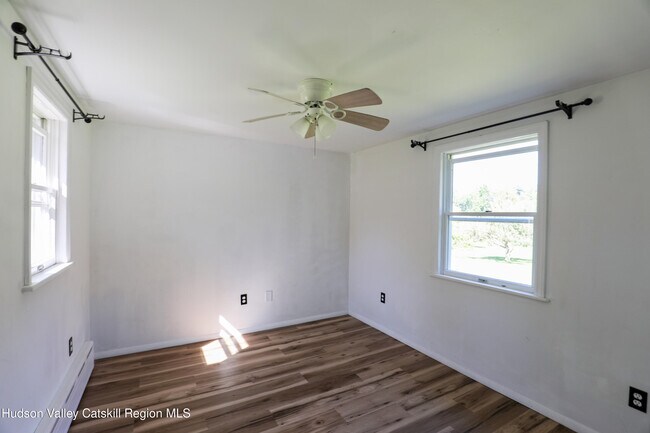 Building Photo - 147 Rock Hill Rd