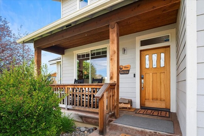 Building Photo - 1622 NW Rimrock Dr