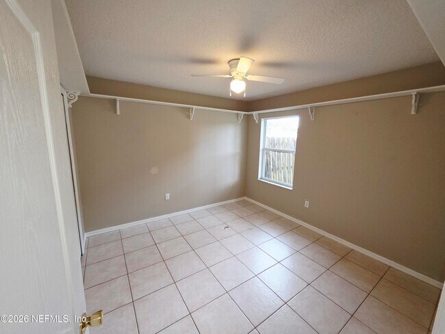 Building Photo - 38 Pebble Wood Ln