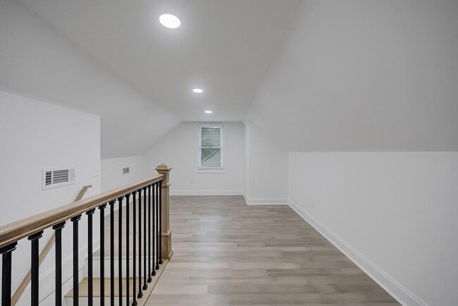 Building Photo - 593 Lynnhaven Dr SW