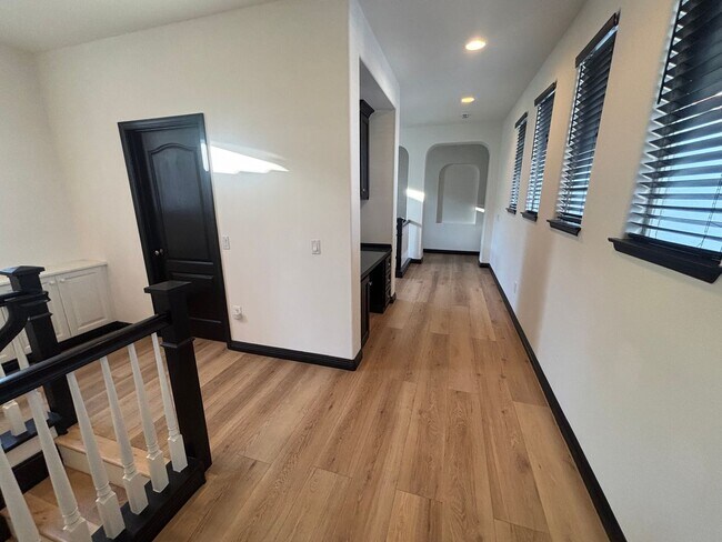 Building Photo - Stunning 5-Bedroom Pool Home with Private ...
