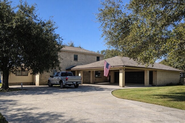 Building Photo - 5315 Bayway Dr