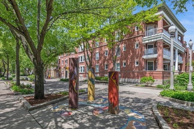 Building Photo - 1217 W Sunnyside Ave