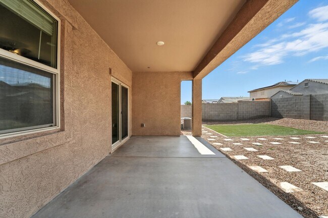 Building Photo - Rare Find! Spacious 3-Bed, 2-Bath + 3-Car ...