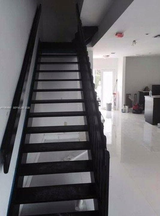 Building Photo - 16529 NE 26th Ave