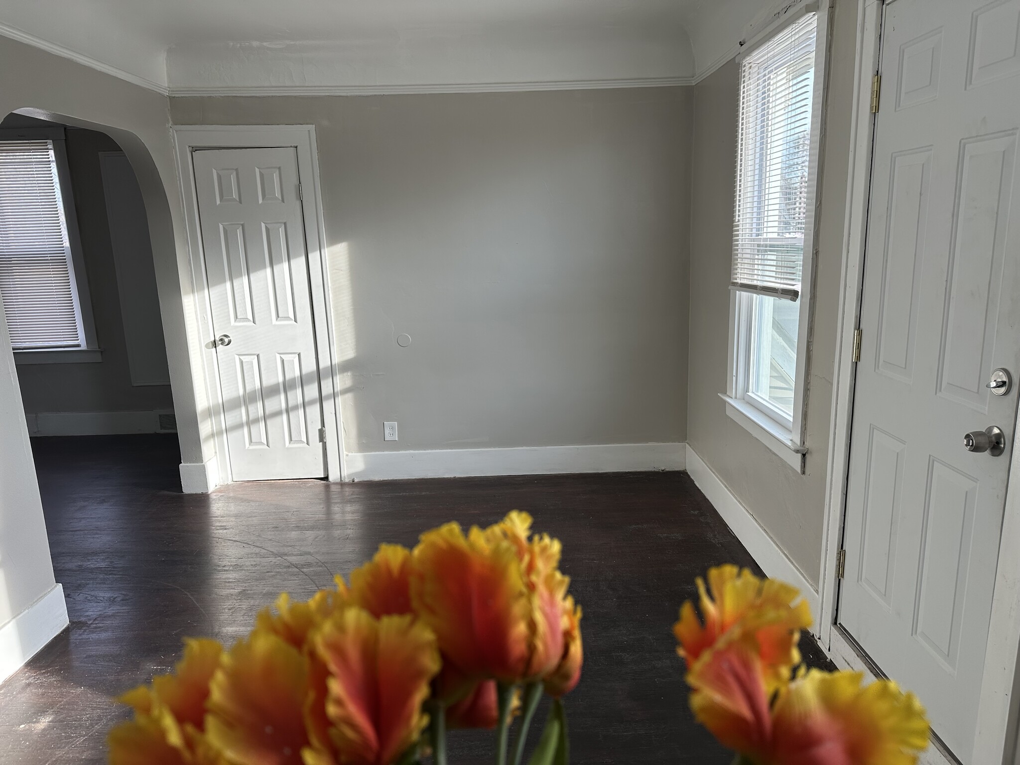 Upstairs Unit - 4820 Haverhill St