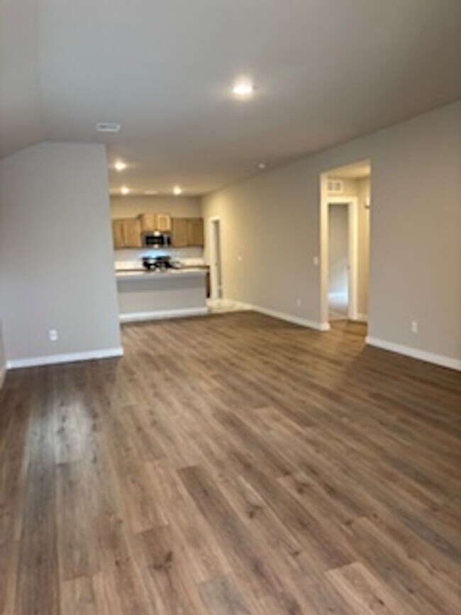 Building Photo - Home for rent