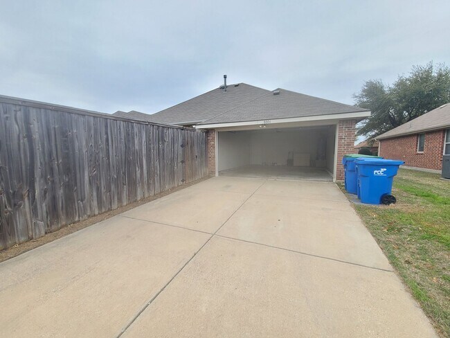 Building Photo - Rowlett Home in Great Location w/ Community Park, Pools, & Playground. Includes All Appliances!