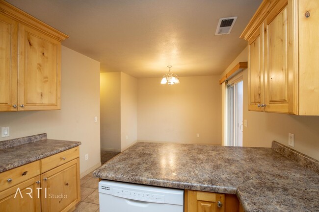 Building Photo - Move in Special 3 Bedroom 2.5 Bathroom In ...