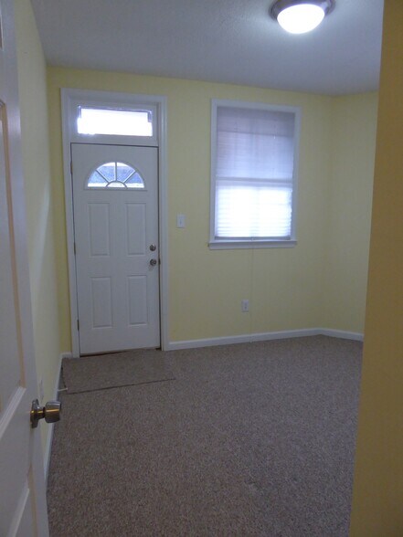 Building Photo - 118 3rd St NE