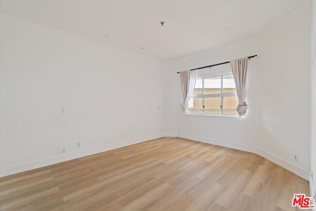 Building Photo - 235 Main St