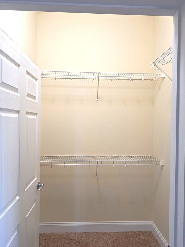 Building Photo - 3 bedroom/ 2 bathroom- Bennington on the Park
