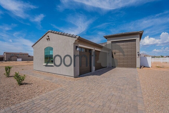 Building Photo - Coming Soon  Mid May 2026!- 4bdrm 3bath - 1 acre horse property