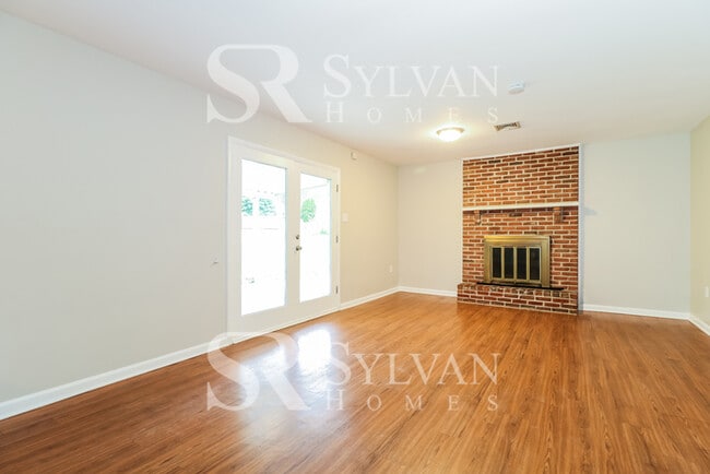 Building Photo - Beautifully updated 3 bedroom rancher!