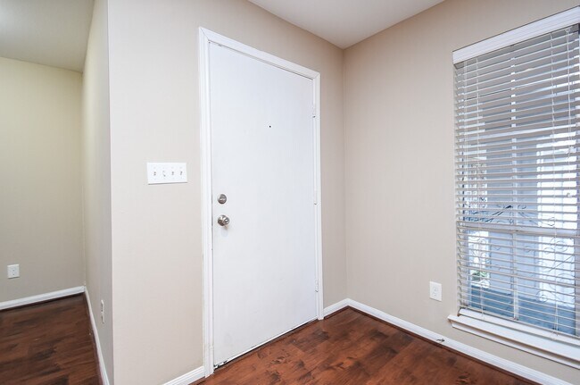 Building Photo - 5343 Richmond Ave.