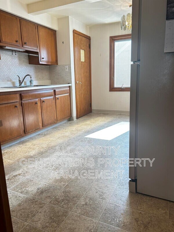 Building Photo - 4435 Sheraton Dr