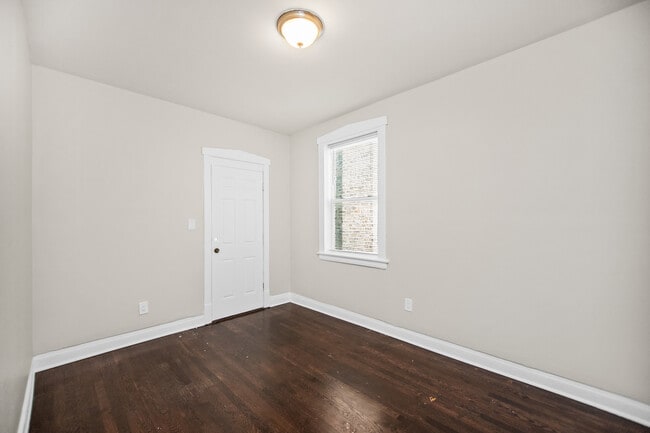 Building Photo - 4146 W Cornelia Ave
