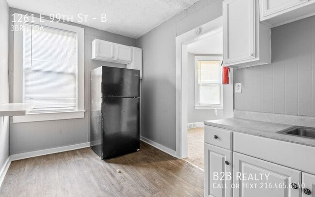 Building Photo - 1261 E 99th St