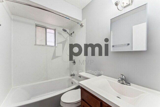 Building Photo - 4056 Carlton Ave