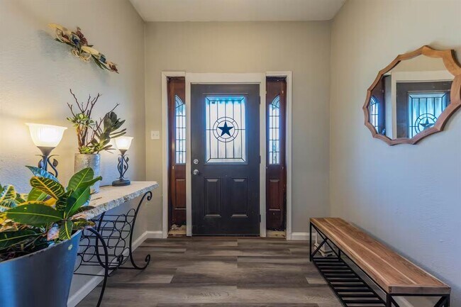 Building Photo - 1212 N Main St