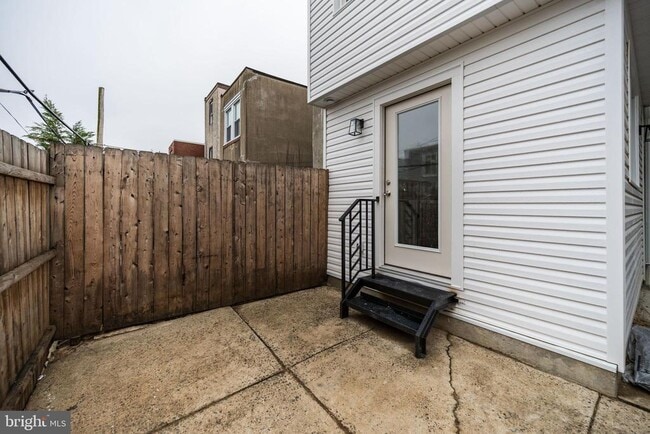 Building Photo - 2009 E Cumberland St