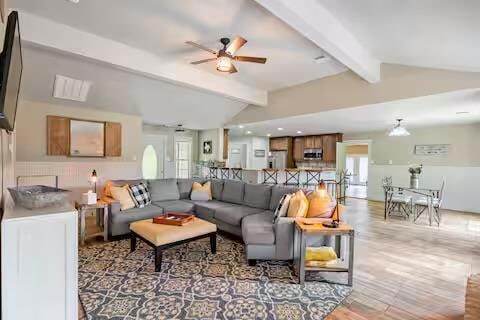 Building Photo - 801 John Knox Rd