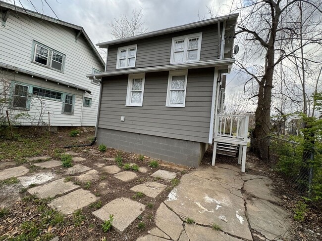 Building Photo - COMING SOON! Newly Renovated 3 Bed, 2 Bath...
