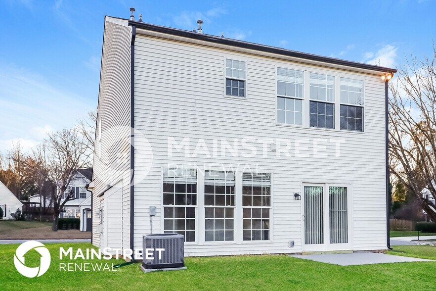 Building Photo - 2413 Sawyer Dr