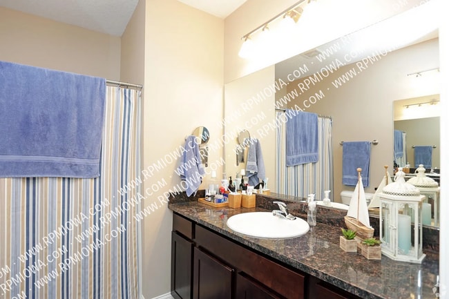 Building Photo - 14105 Airline Ave