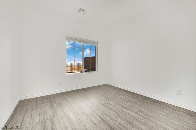 Building Photo - 600 N Carriage Hill Dr