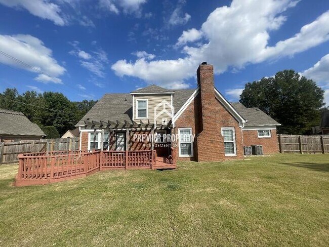 Building Photo - 1585 Wood Farms Dr