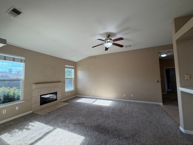 Building Photo - Single story home in Salida!