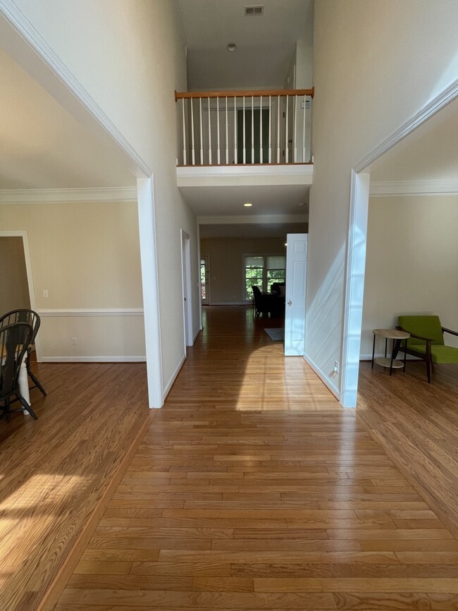 Building Photo - 5001 Paces Ferry Dr