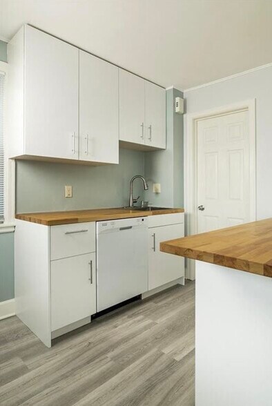 Building Photo - 355 Saint Clair Ave