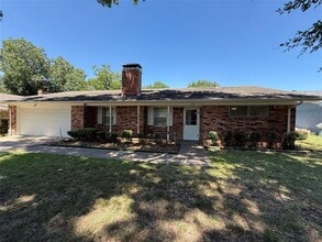 Building Photo - 124 Poinsettia Cir
