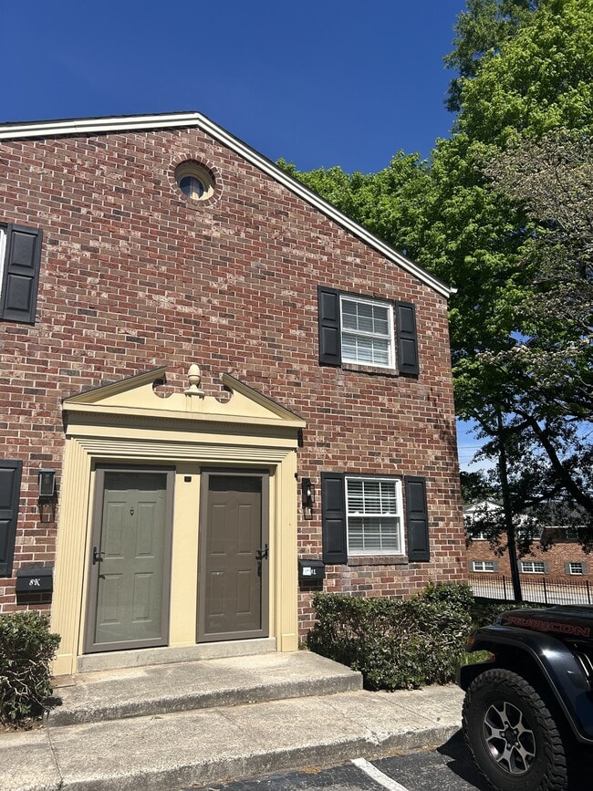 Building Photo - 2530 E North St