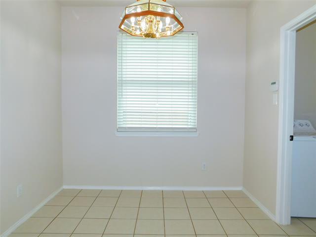 Building Photo - 7917 Seven Oaks Ln