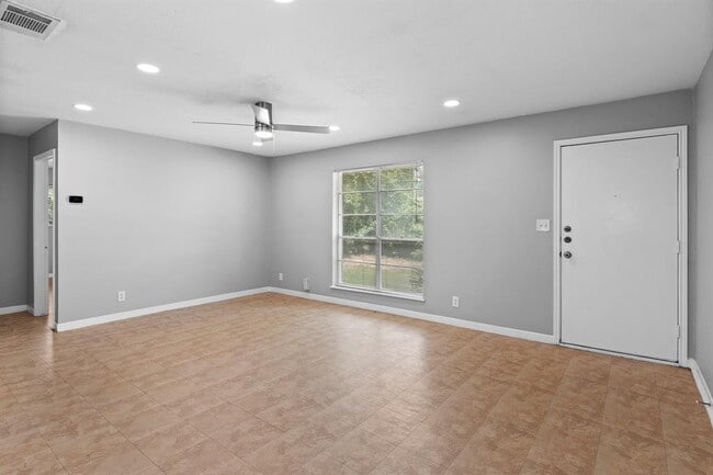 Building Photo - 2712 St Edwards Cir