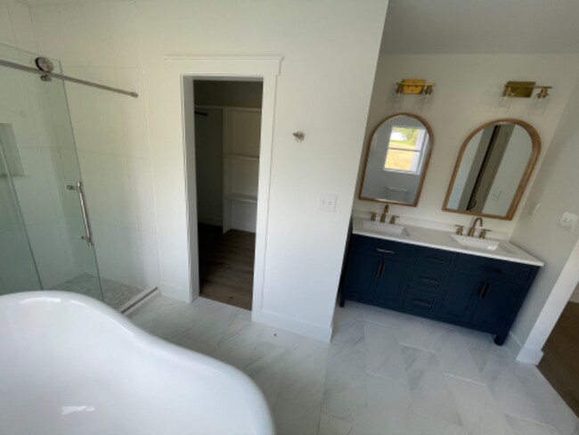 Building Photo - 423 W Main St