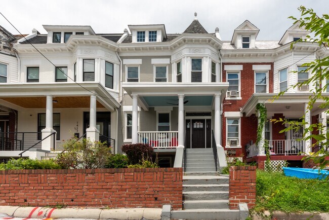 Primary Photo - 1425 Webster St NW