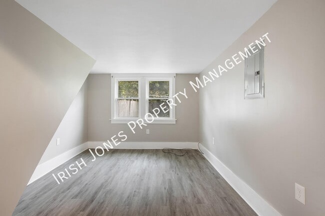 Building Photo - 109 17th St