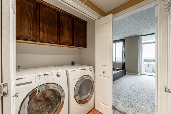 Building Photo - 14655 Champion Forest Dr Dr