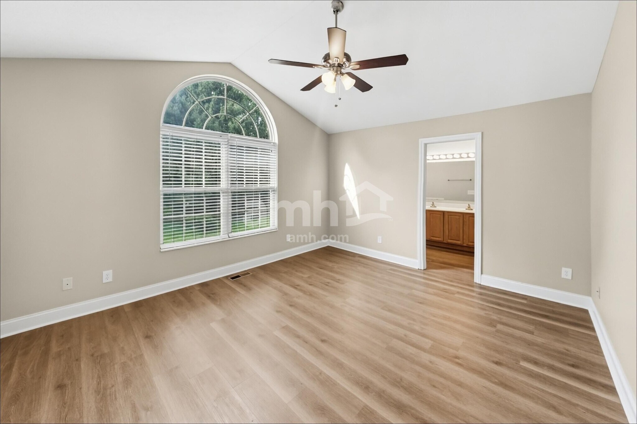 Building Photo - 516 Longview St