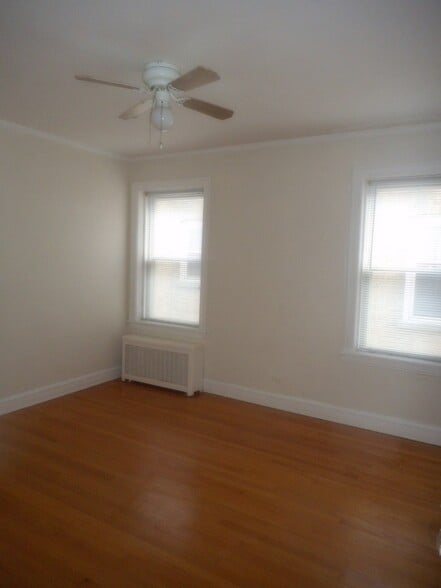 Bedroom - 5319 W Giddings St