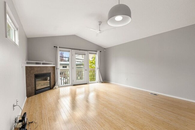 Building Photo - 923 SE 34th Ave