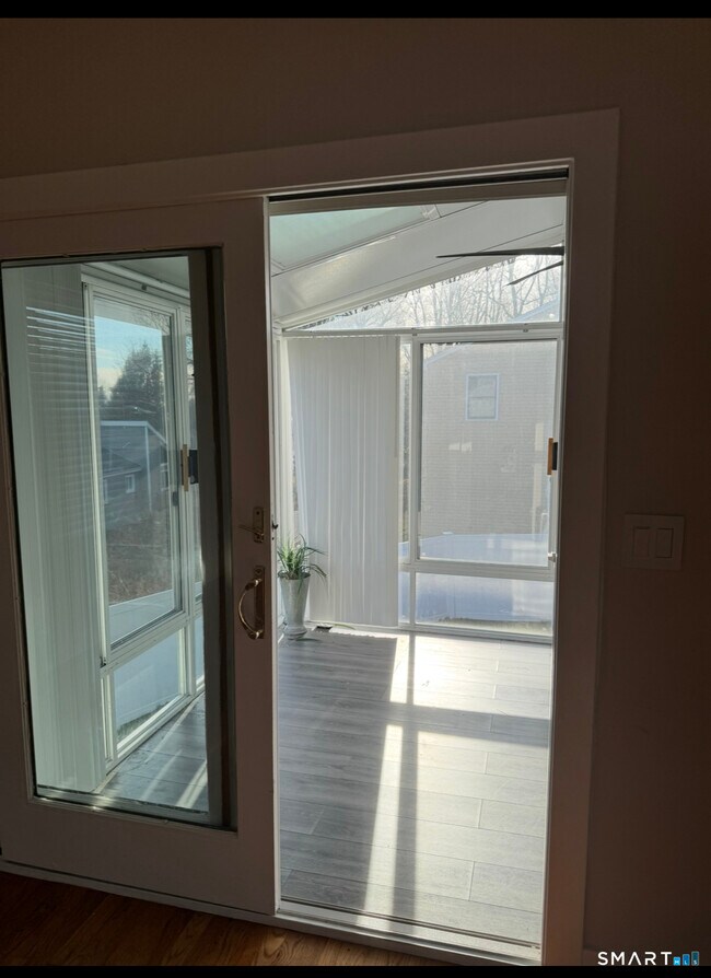 Building Photo - 35 Knapps Hwy