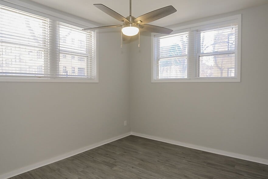 Interior Photo - 3912-28 N. Pine Grove