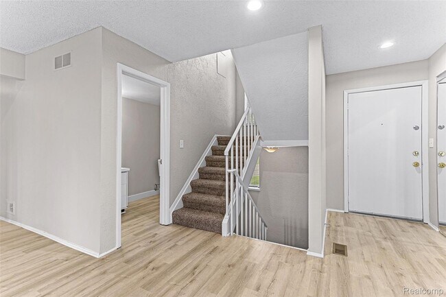 Building Photo - 5317 Fairway Ln